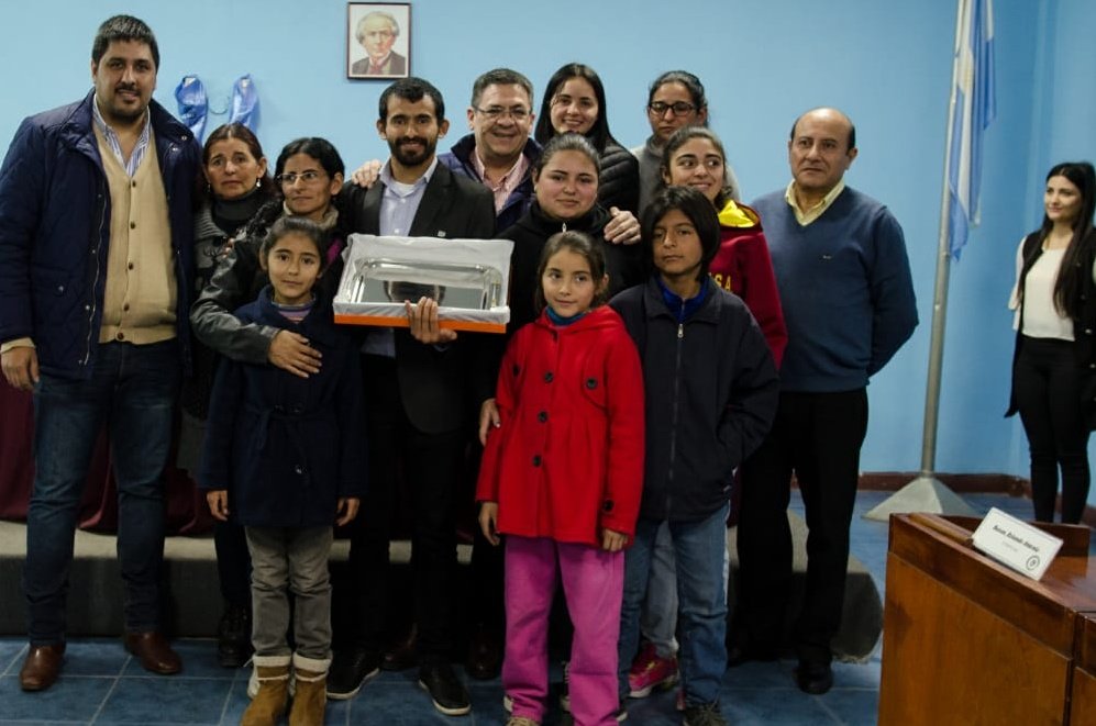 ArielGarciaUCR's tweet photo. 👉 #Ahora en la ciudad de #Alberdi junto @diazchaveroA ponemos en valor el #ProgresoSocial que logro #PedroGómez producto de su esfuerzo deportivo, ganador de la maratón independencia, un hijo de nuestra tierra y orgullo tucumano.

#ElDeporteEsCulturaDelEncuentro 
#ArribaTucumán https://t.co/Trb75JSZJk