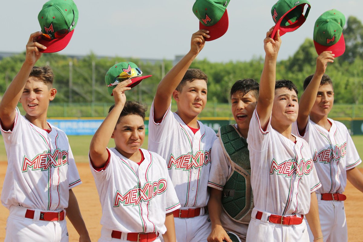 MexicoBeis's tweet photo. 📝 ¡VAMOS CON TODO Y POR TODO! 😎🔥🇲🇽⚾

La #NovenaMéxico U12 eliminó al 3 veces campeón @USABaseball y califica a la Súper Ronda por un lugar en las finales de la #U12WorldCup de @WBSC https://t.co/6c1hxMl61G https://t.co/78fdodC4Ua