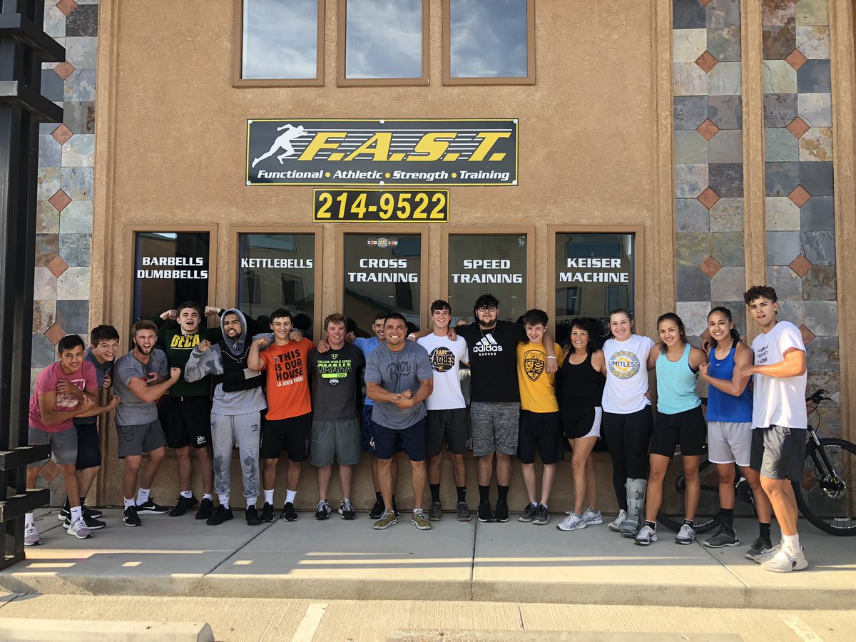 PAndrada0722's tweet image. Blessed 🙏 to be around such Great people every morning, this is my gym @TrainFastPueblo today at 7:45, one of my 3 sessions everyday. Good people that inspire one another! I count 16 State Titles right here.#TrainFast #HWPO #FASTFam #8amHad8MoreTitles ❤️