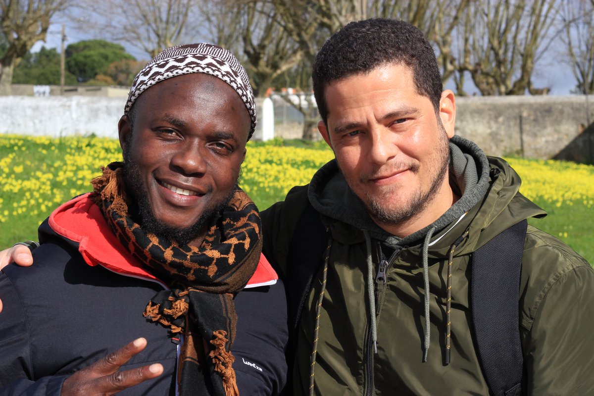 sonicjunior's tweet photo. Dia 09 de agosto tem lançamento do Doc, "DESLOCAÇÃO EXPERIÊNCIA", gravado em Lisboa-PT. Esse é Suleimane Seidi da Guiné-Bissau, tem depoimento dele no Doc. Direção: Tati Azevedo/Sonic Junior 🎥📷🎬
#deslocaçaoexperiencia
#doc
#documentario
#imigraçao
#imigrante
#lisboa
#sintra https://t.co/lmfDG2v1Lm