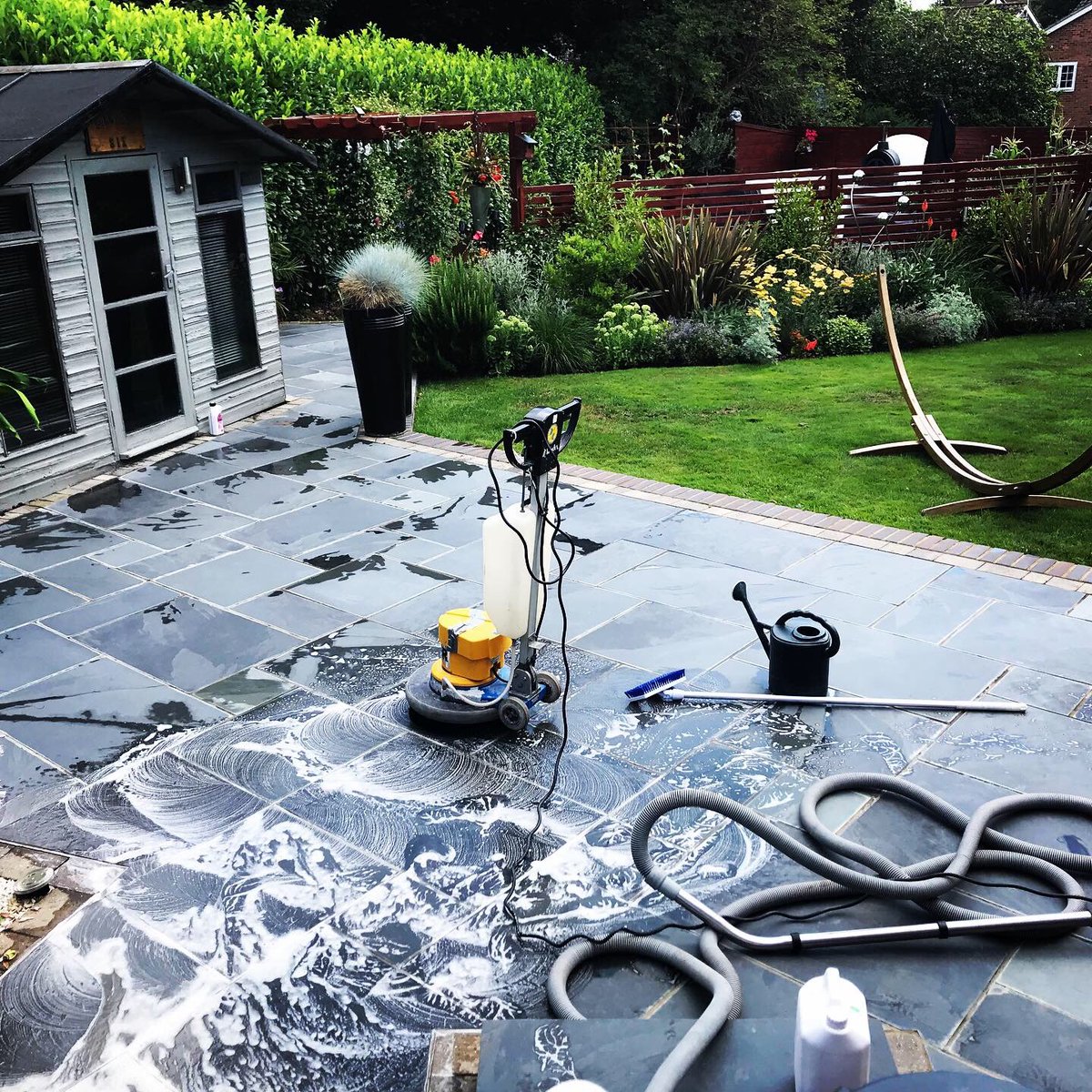 Cleaning Bros tweet media