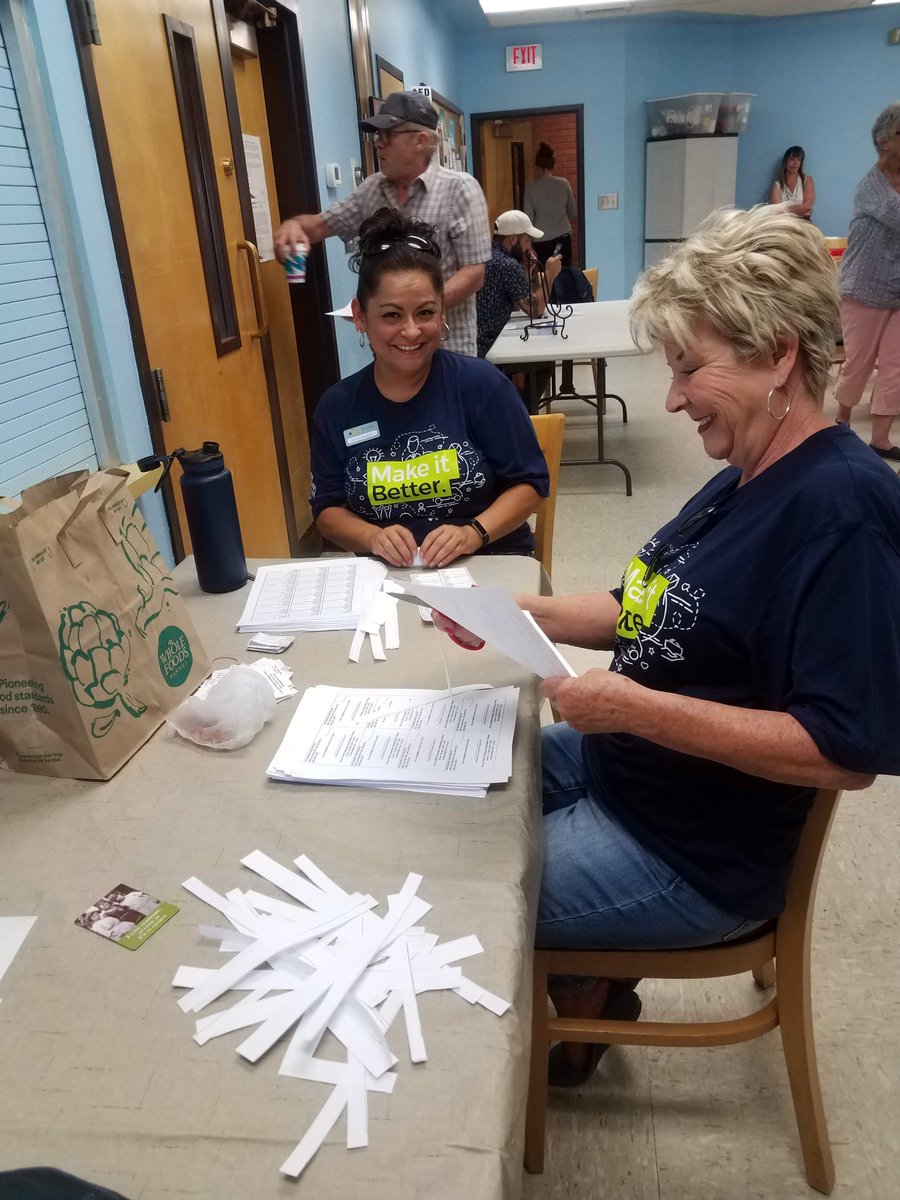 USEagleFCU's tweet photo. Together, we’re working to fight hunger in our local community. A huge thank you to our Indirect Lending Department for volunteering their time at the @RioGrandeFP! #USEagleFCU #USEagle #wherepeoplematter #peoplemeanmore https://t.co/RTFGllRukb