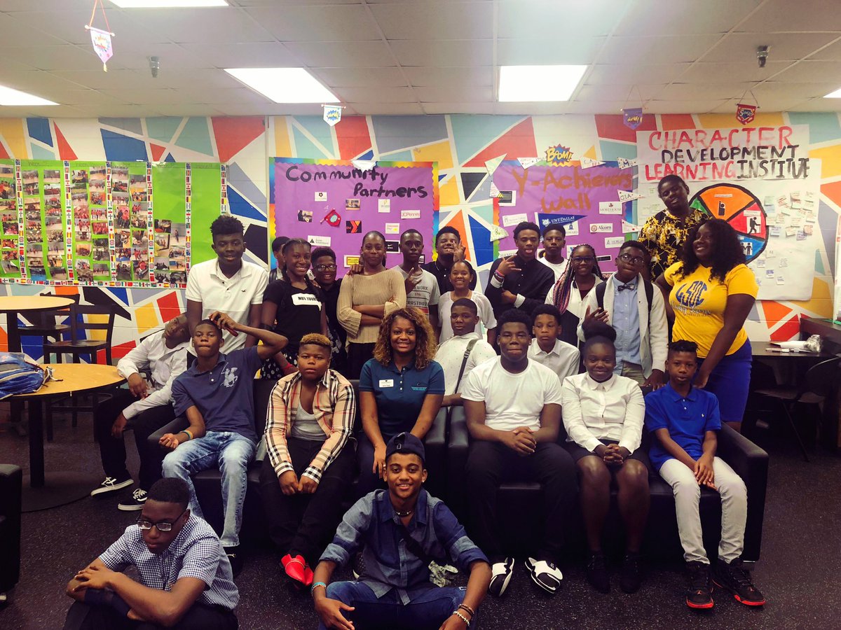 ScholarShot's tweet photo. Program Director, April Tillett Spoke to students at @ymcadallas #yachievers speaking series about preparing for their future! https://t.co/qiI8KOiw5w
