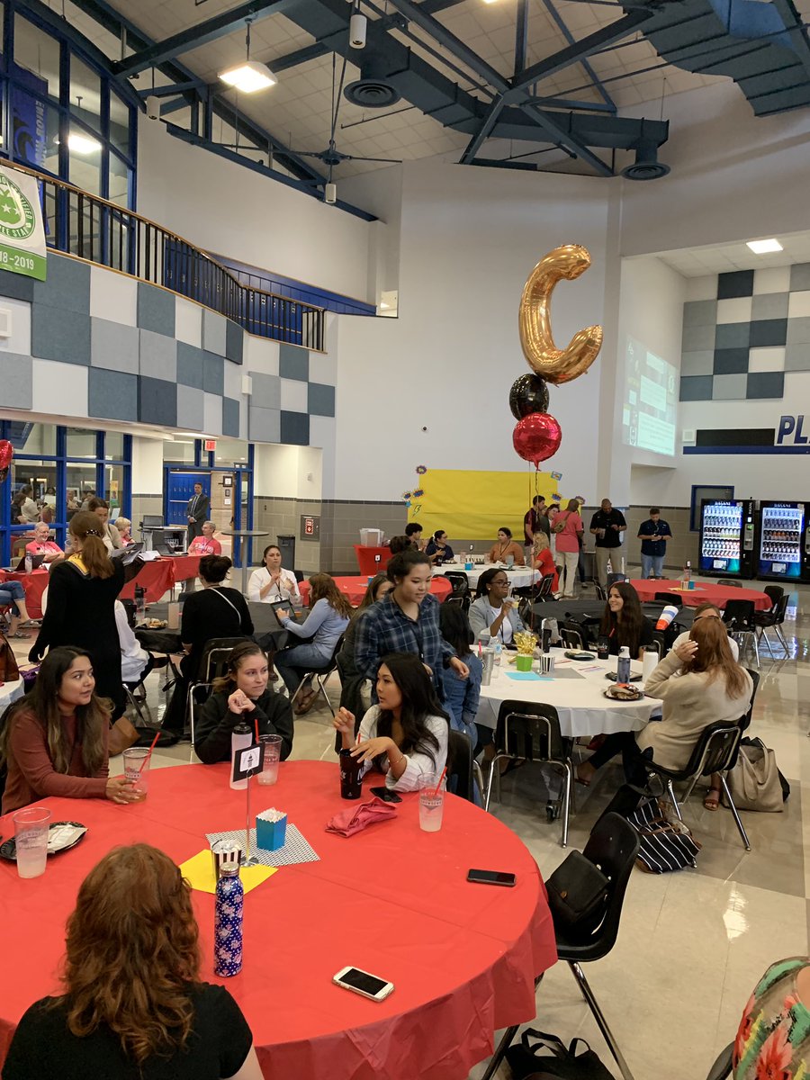 MrsWood3rdgrade's tweet photo. Love getting to chat and share ideas over lunch!! #planoisdproud https://t.co/4dHbt2cmPO