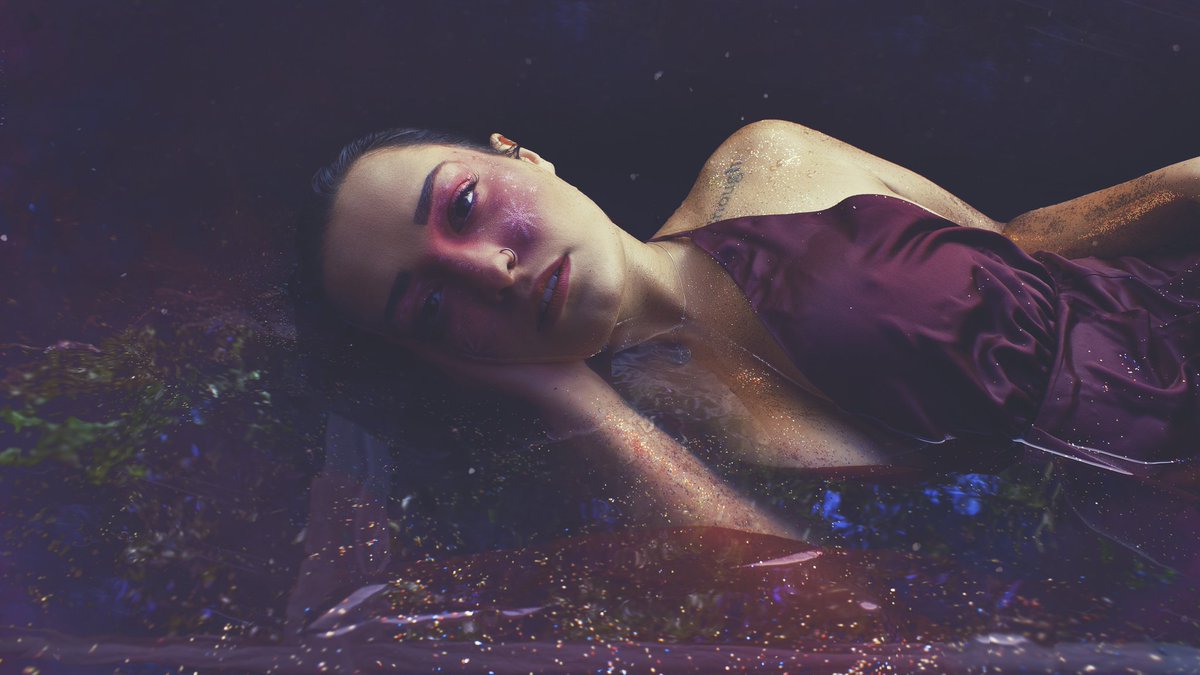 ashleetakespix's tweet photo. You have constellations lining the cathedral walls of your chest, a moon for a heart, and the sunlight pouring through your skin. -Tyler Kent White
(Model: Marissa Dist)
#letsmakesomethingbeautiful #waterportraits #dramaticaquatic #longislandphotographer #canonphotographer https://t.co/ETkisXsROe