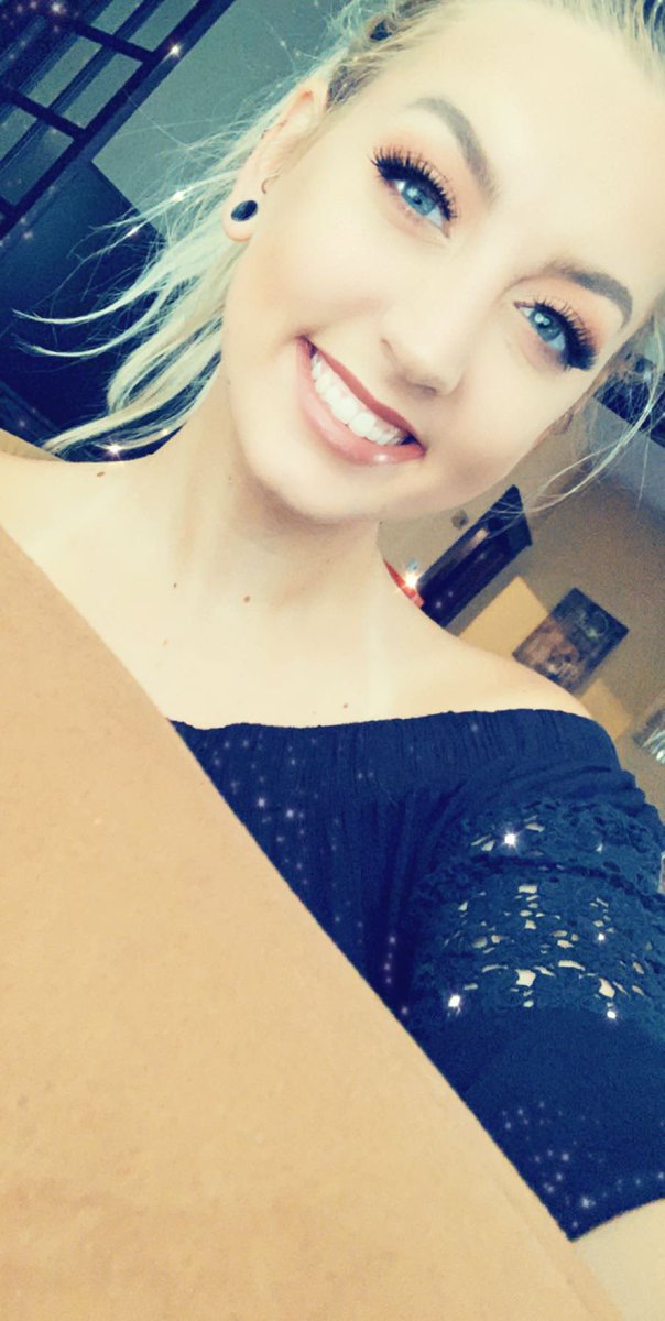 JustNormalSam's tweet image. Make up is fun•