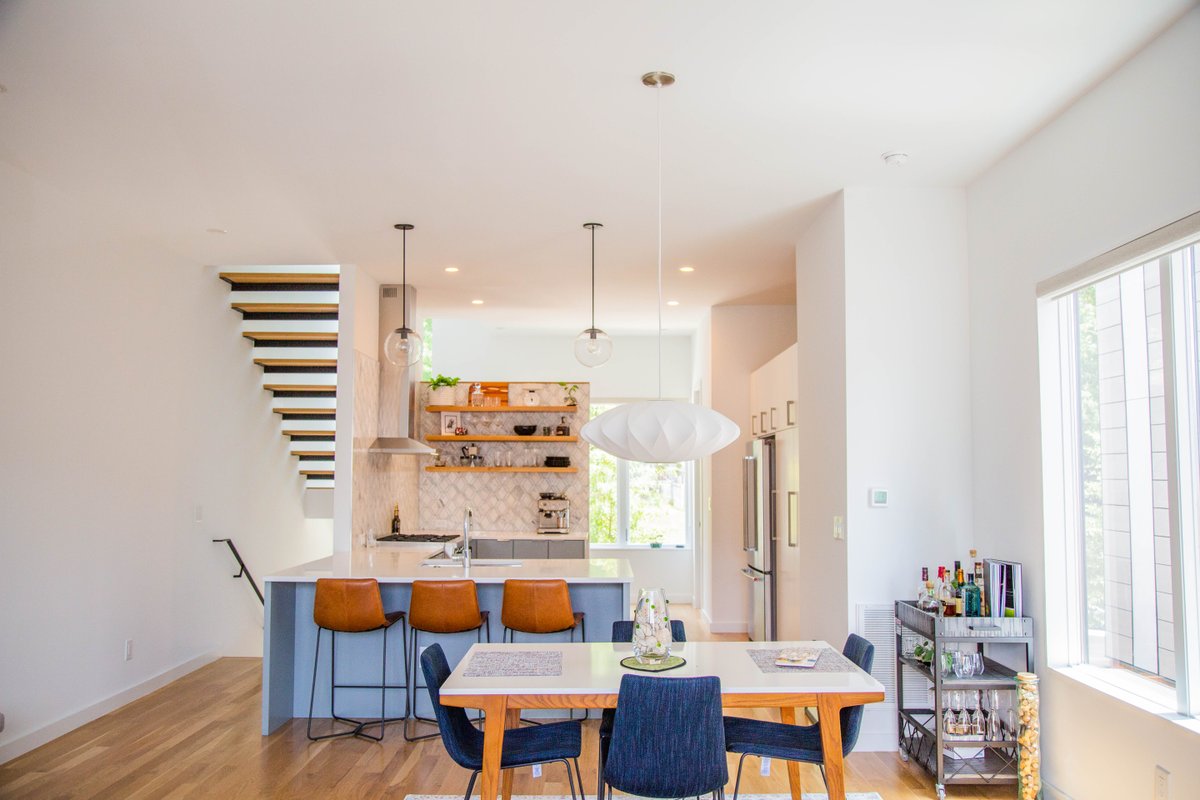wareattransfer's tweet photo. Our townhomes feature flexibility on the ground floor, sanctuary and light in an open kitchen and living area on the main floor, and top floor luxury features like a starlit master shower, outdoor gazing gallery with skyline views and more!

Learn more:
https://t.co/Q1j6T3b2aj https://t.co/Fc4VFdj2IY