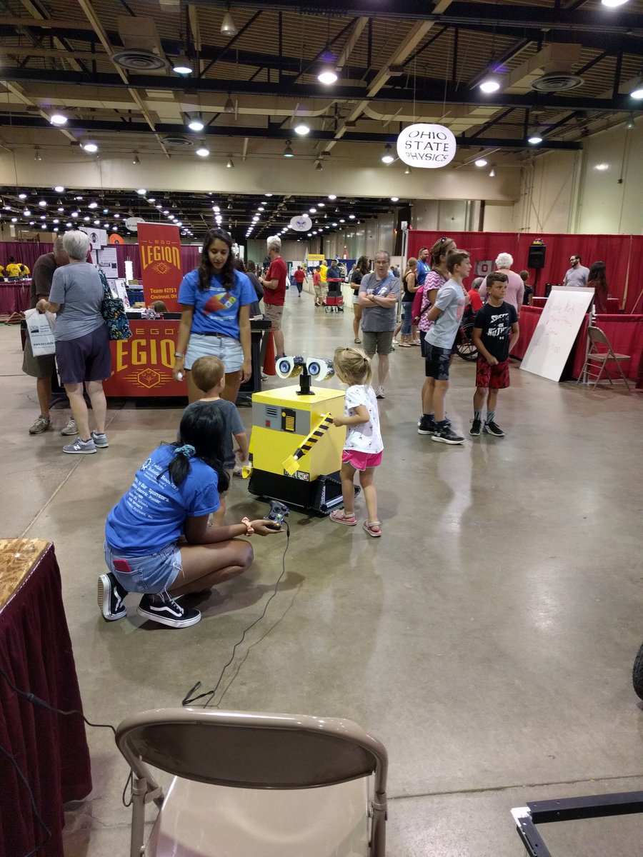 Come and see Wall-E at the #OhioStateFair!  #outreach #omgrobots @OhioFTC <a href="/FTCTeams/">FIRST Tech Challenge</a>