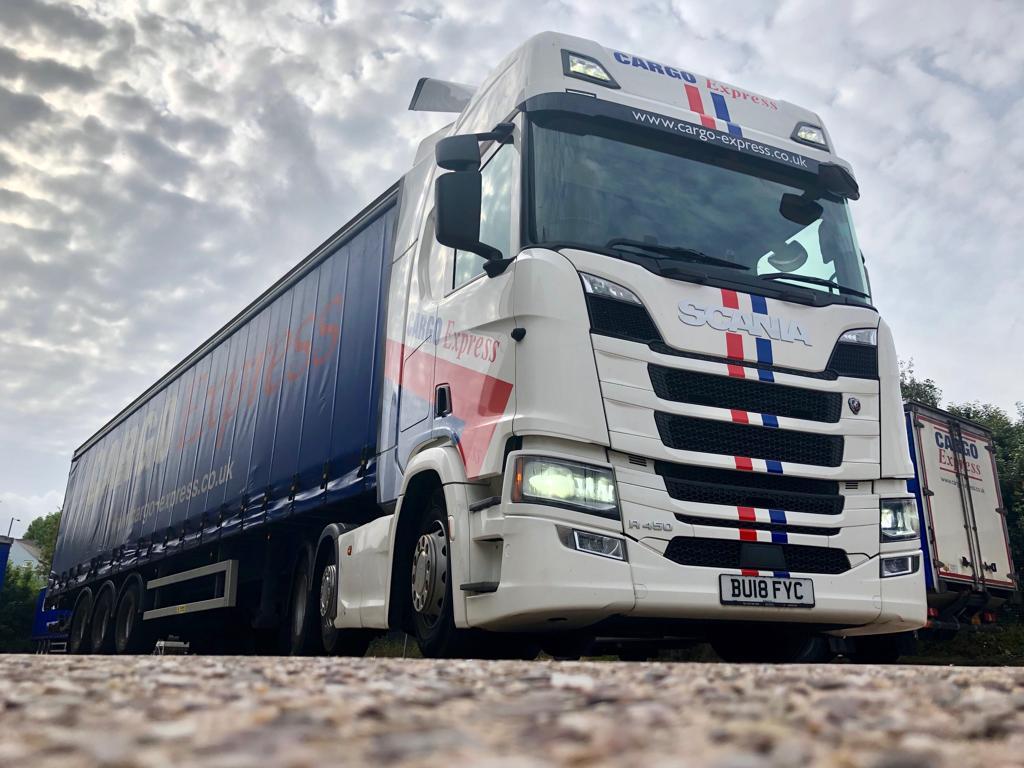 ScaniaUK's tweet photo. With their trucks running almost 24/7 Cargo Express need a truck they can rely on, which is why they've added 9 new R 450's to their fleet. And with our driver training, they'll get the reliability &amp; performance they need from the trucks. Thanks @jarrodV8730 for the pics 👌 https://t.co/nowx3w4M3e