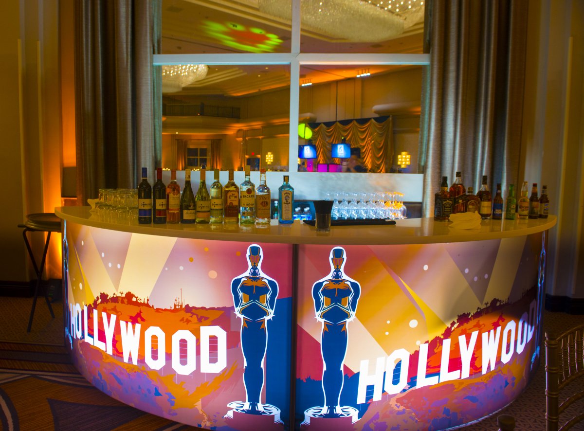 Moonshotevent's tweet photo. #tbt to @PenFed's elegant Hollywood inspired winter party! We produced bold graphic glow bars and custom  Oscar-like statues to support giant red rose mounds. THAT was a lot of fun! Have a vision but need the tools and creative expertise to bring it to life? Drop us a line! https://t.co/MNsVVmctWx
