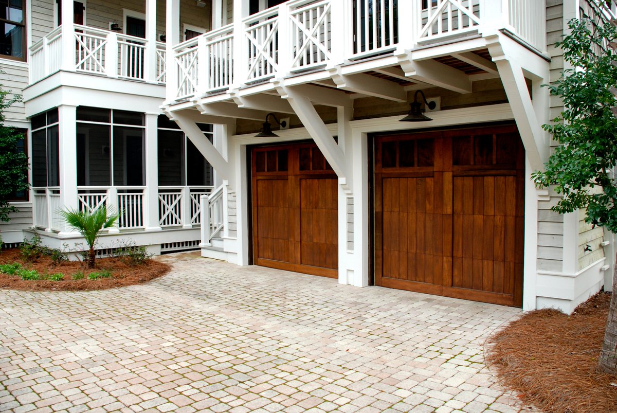 Modern or traditional, add a nice touch to your garage door with our various accessories. anderson-doors.com/accessories/
