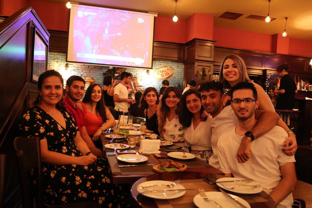 FLEXalumniAZ's tweet photo. FLEX Alumni gathered for the traditional Summer Party: to welcome new alumni, catch up with their old friends and wish luck to new FLEX finalist🤩😍 #whenflexunites #flexalumni #exchangeourworld https://t.co/aPLECrrRPb