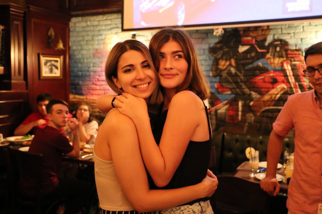 FLEXalumniAZ's tweet photo. FLEX Alumni gathered for the traditional Summer Party: to welcome new alumni, catch up with their old friends and wish luck to new FLEX finalist🤩😍 #whenflexunites #flexalumni #exchangeourworld https://t.co/aPLECrrRPb