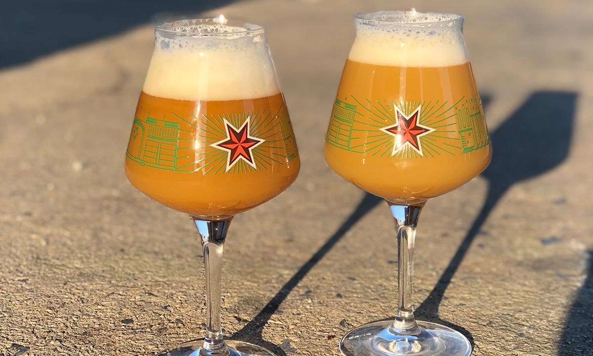 We're seeing stars 🤩 because <a href="/sixpoint/">Sixpoint</a> Hootie is on tap all August at <a href="/StandardTap/">StandardTap</a> and it's 1/2 price during happy hour starting on the 5th. 🍻 #NEIPA #HAZY

phillytapfinder.com/bar/standard-t…