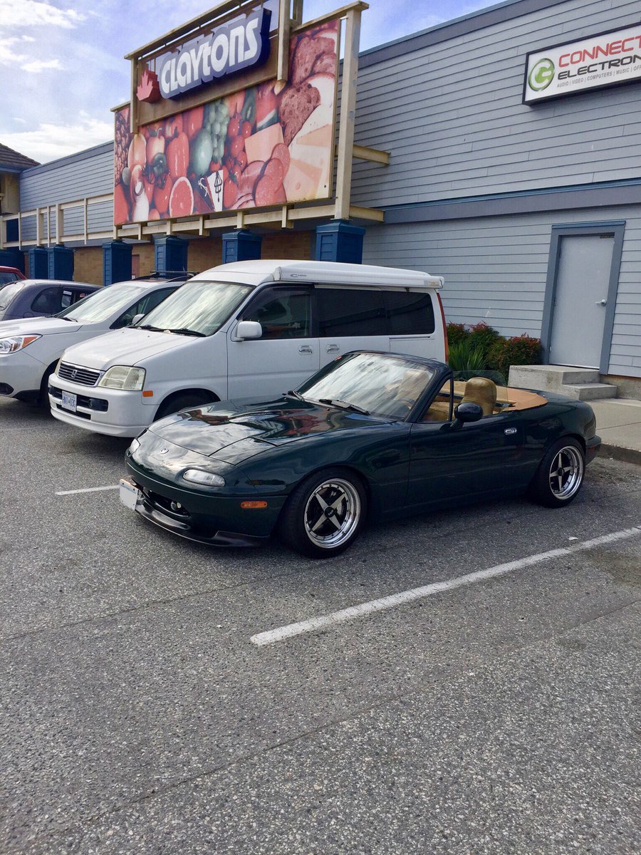 miatatweets's tweet photo. I love this JDM Honda van with a popup camper roof
.
.
.
#miata #mx5 #eunos #roadster # #honda #jdm #jdmhonda #jdmvan #jdmvangang #miatagang #vancouver #carsofvancouver #jdmcars #rhd #tagtheowner #yohb #vancouvermiatas #ใญใผใในใฟใผ #miatalife https://t.co/GxZRi1qrle