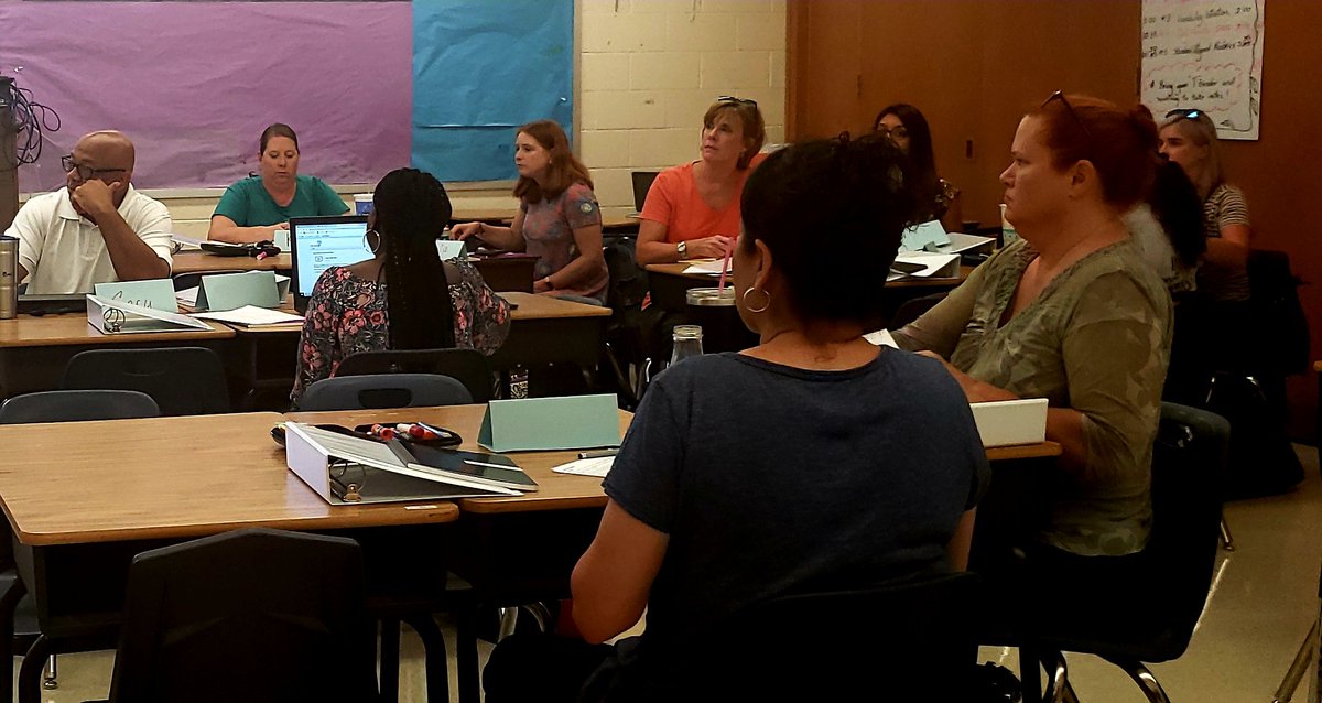 ZealousEducator's tweet photo. Interactive notebooks with Karen. #FWISD #FWISDcurriculum @FW_Science @FWISDPLI https://t.co/ql55SNFx1w