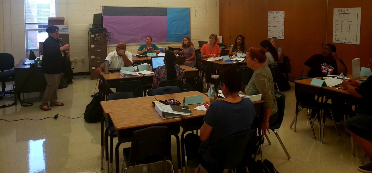 Interactive notebooks with Karen. #FWISD #FWISDcurriculum <a href="/FW_Science/">Science Director</a> <a href="/FWISDPLI/">Fort Worth ISD Professional Learning</a>