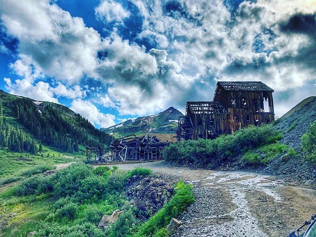 Abandoned #animasforks #walkabout #latergram e.rubr.it/2Kd7nBt