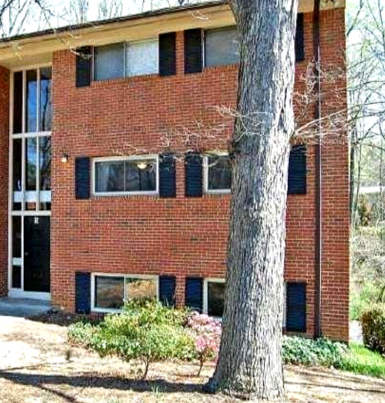 EVBrookhavenATL's tweet image. Congratulations to Amy Buttersworth @amyrob007 for closing on this two-bedroom, one-bathroom condo in Decatur! Time to celebrate! 
.
.
.
.
#decaturhomesforsale #decatur #evusa #engelandvolkers