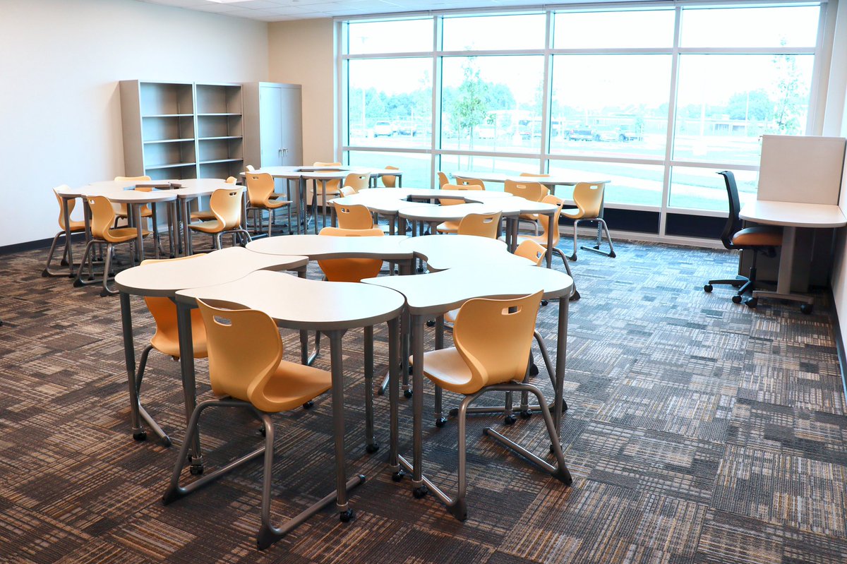 Back to school is right around the corner. Check out this creative classroom ready for the new school year! #indecok12 #k12doneright #artcobell