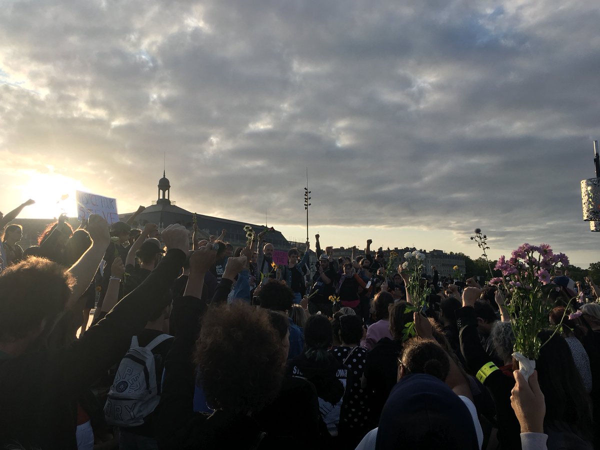 PhilippePoutou's tweet photo. Ce soir à Bordeaux, nous sommes plus d’une centaine à rendre hommage à Steve tué par la répression à Nantes. Pour dénoncer les violences policières. Pour le droit à manifester et à faire la fête sans se faire agresser par la police. Exigeons la démission du dangereux Castaner. https://t.co/aPfT9VnAc8