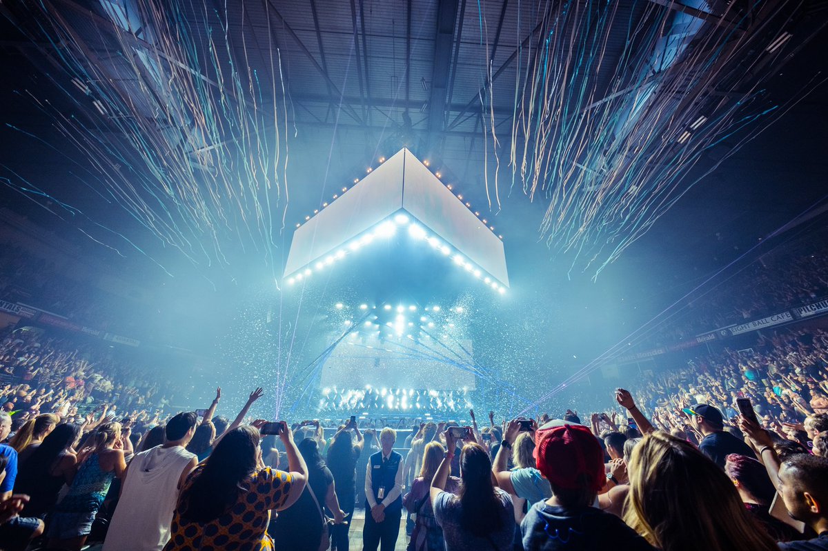 nickcarter's tweet image. WASHINGTON thank you for hanging with us on a Monday night! #BSBSEA #dnaworldtour