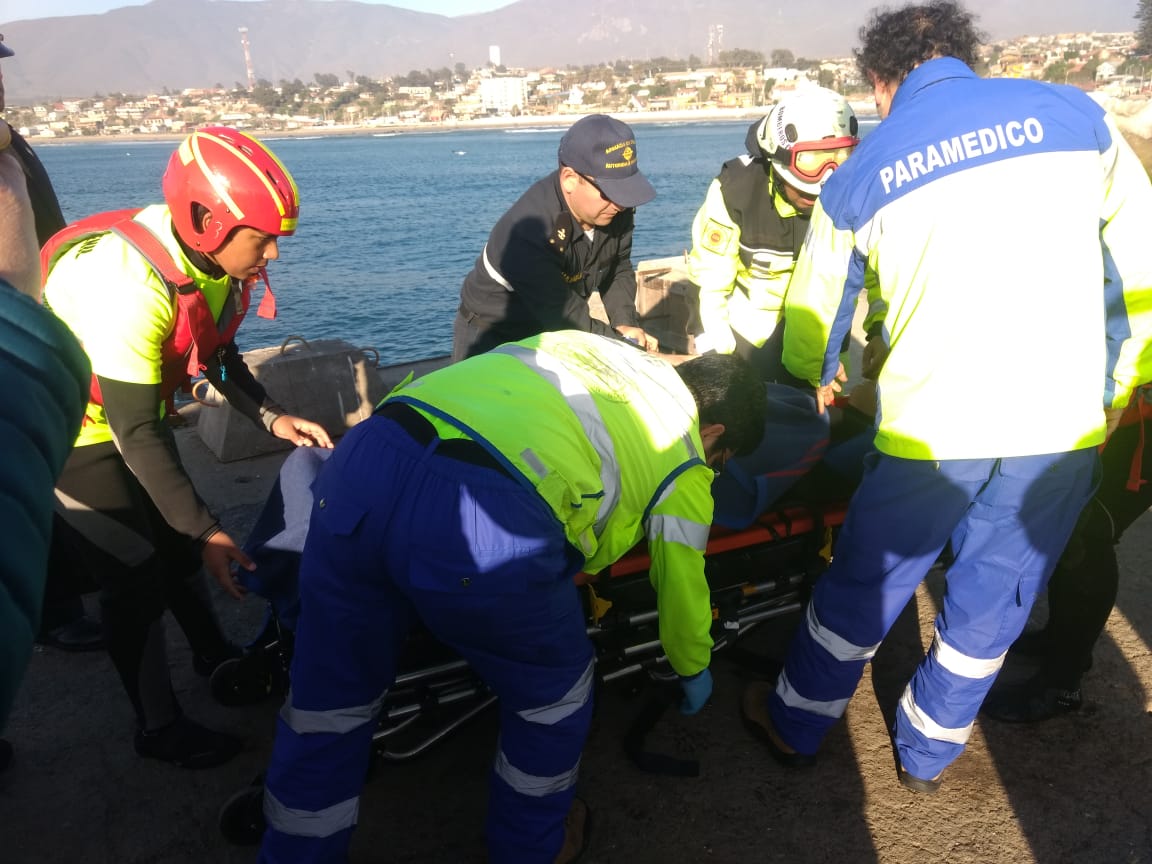 Personal de la <a href="/CapuertoVilos/">Capitanía de Puerto de Los Vilos</a> llevó a cabo un simulacro de rescate marítimo de bañista temerario.
El ejercicio se realizó en cercanías del muelle de la caleta de pescadores de San Pedro, en la Bahía de Los Vilos.
#AutoridadMarítima
<a href="/Armada_Chile/">Armada de Chile</a>