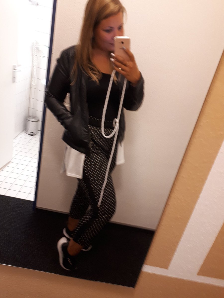 Vanessa55534535's tweet image. #handykette #ichbrauchwochenende