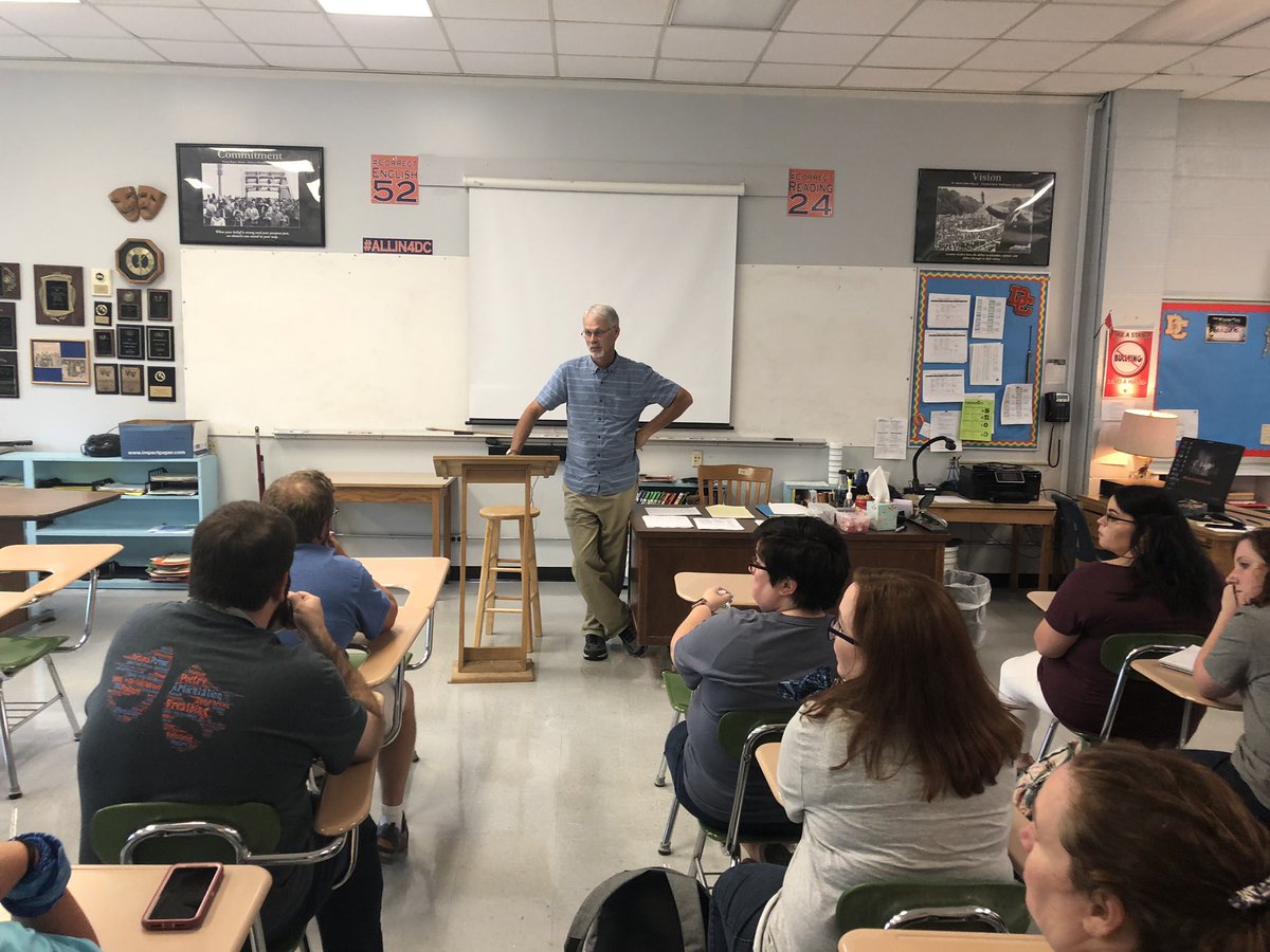 MelindaFortner's tweet photo. @DCcougarnation presenting to History and English teachers about ways to #extendthelearning. https://t.co/yxtTHCJXj8