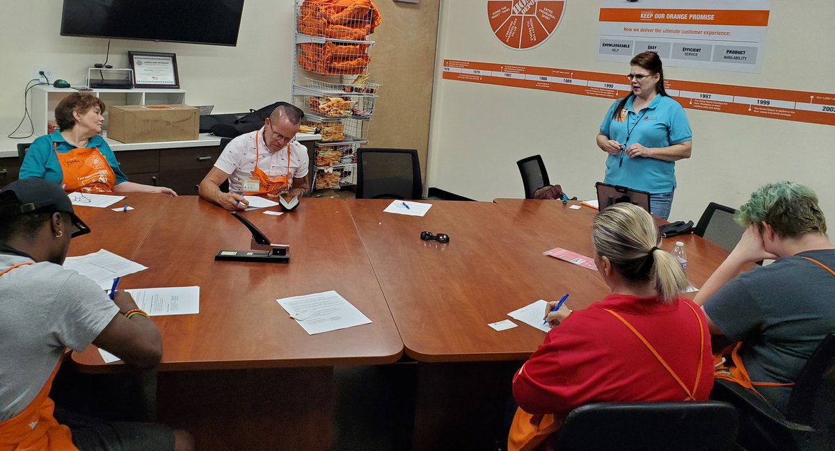 verakwillems's tweet photo. Thank you Corrina for teaching our Team about @AwardCustomTile services #ServicesAwarenessWeek π¦π¦π¦ @THD6568 @BobbyPeugh @shane_home @laroldan32 @MichaelQHD @JuleeEckert https://t.co/oUlm7jhusV