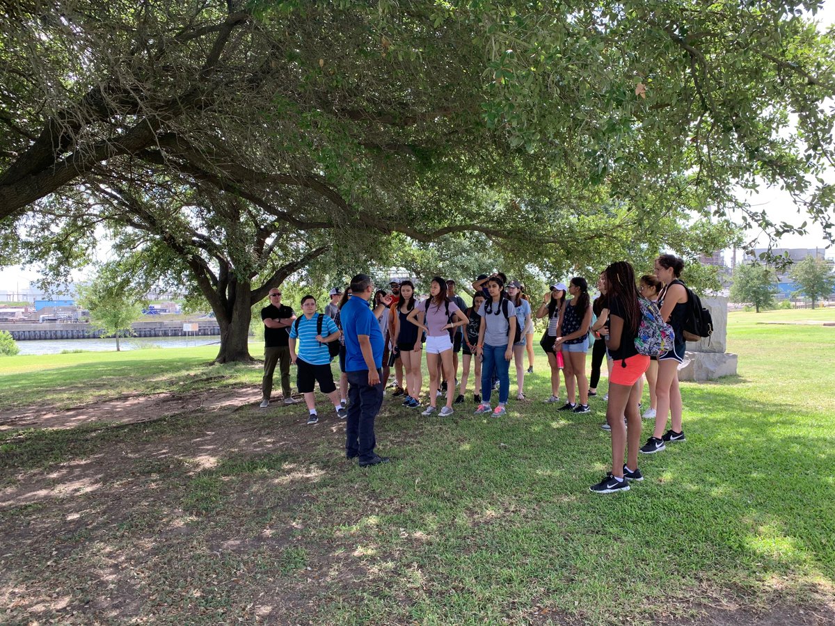 CCLRiceU's tweet photo. Urban Immersion Week 2!
Our Monday morning consisted of a tour with @airallianceHOU to learn more about the city's air quality.
We will be posting more pictures throughout the week. Stay tuned!
β
#UI2019 #CCL #Rice2023 π https://t.co/NpLE7HV4cw