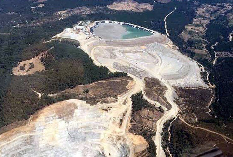 “Türkiye’nin Maldivleri” olarak adlandırılan, dünyada Mars’ın yüzeyine benzerlik gösteren iki yerden biri olan Salda Gölü için TOKİ bugün ihaleye çıkıyor.
Kaz Dağları’nda ise 195 bin ağaç kesiliyor.
Ağaca, doğaya, yeşile, hayvana düşmansınız!
#SaldayaDokunma #KazdağlarıHepimizin