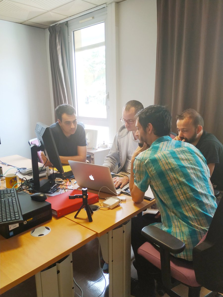 Chrisblackpink's tweet image. 2 jours intenses avec la 🔝 Team de #Webdevs Aka #Codevry du @CRPBeauvoir sur le #MarketingDigital &amp;amp; le #DigitalEnglish 💻📱🔄🔛