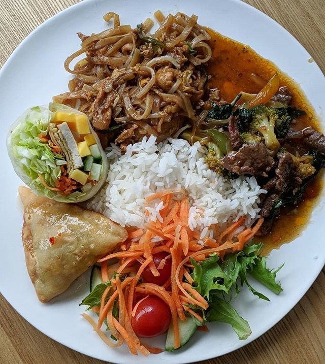 Gin Khao Yung - Have you eaten yet?
.
Thai people love food so much this is the first thing they'll say to people they meet. We had a great lunch from @immthaikitchen today! What did you have for lunch?
.
#FeedTheTeam #ImmThaiKitchen #lunchcaterings #off… ift.tt/2K7Kj6Q