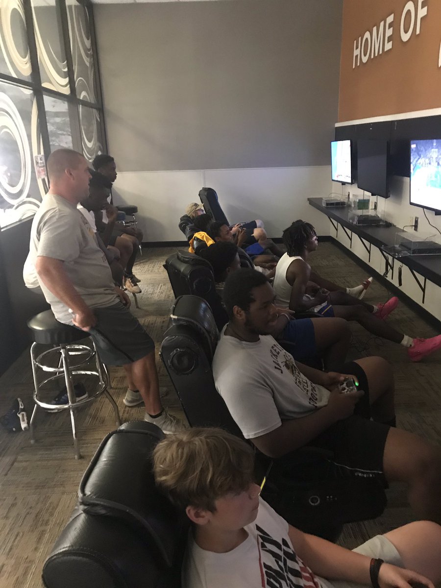 Griff6363's tweet photo. Yellow team on the billiards and video games waiting on their turn to bowl. #blackoryellow #BeAMan https://t.co/RKIKRgS6i0