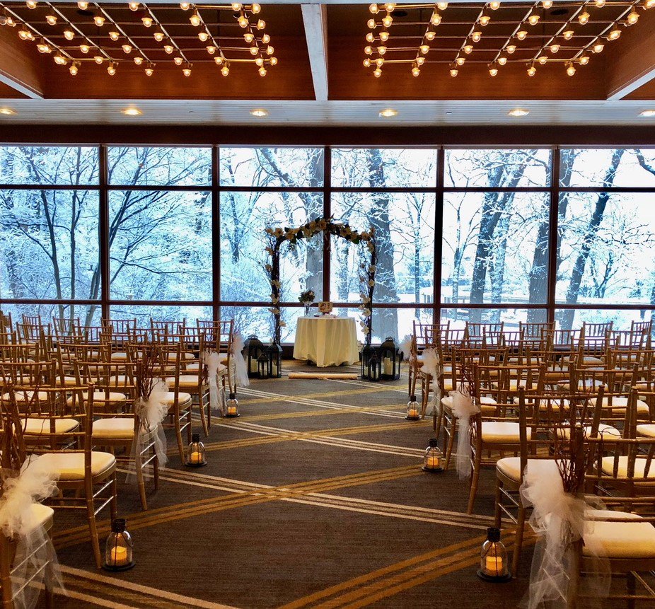 Winter weddings are perfect at the Hyatt Lodge, check out our specials.

spr.ly/6013EIbvf