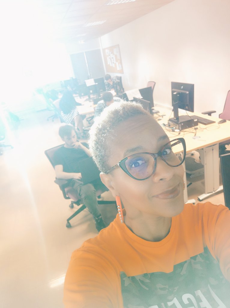 cbpnetwork's tweet image. About the last 2 days... Thank U #Codevry Team for your welcome! #greatmoments 💻🔝🤗 #DigitalEnglish #DigitalMarketing #socialmedia 👩🏽‍💻