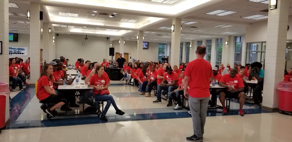 dracyoung_says's tweet photo. How do you take an absolutely gorgeous school and make it better...ask @HandsOnAtlanta and @CocaColaCo! Today was campus beautification day with 200 volunteers. Thank you for giving us the breathtakingly ending❤️😊. @apsupdate @APSWashington #weSHALLrise #bulldogbuilt https://t.co/FfqbaEDubs