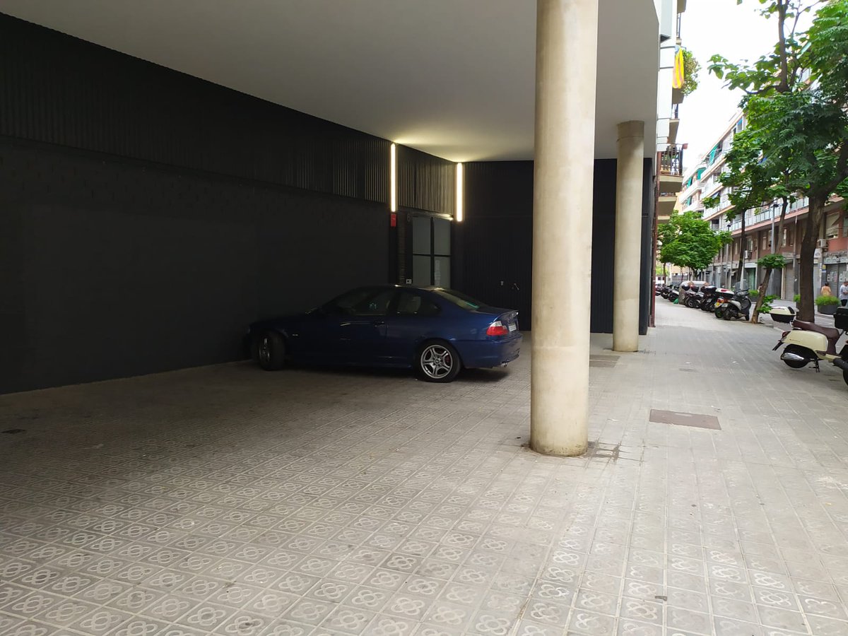 kitus_ponent's tweet photo. @ejanue @BCN_SantsMont @afectatscanbat1 @barcelona_GUB @bcn_ajuntament @BCN_Mobilitat des de les 18.30 q esta aqui.... #cotxesforalavorera https://t.co/26OUx9kUOm