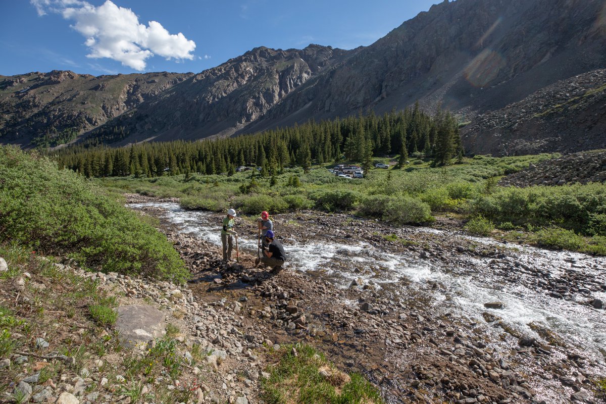 NationalForests's tweet photo. Thanks to the generous support from @REI, we are tackling trail maintenance &amp; reconstruction on Grays &amp; Torreys Peaks. We recently joined local partners for a collaborative volunteer event – and also to celebrate #NationalForestWeek! (Photos courtesy of Kellon Spencer) https://t.co/RSTQLhoAFY