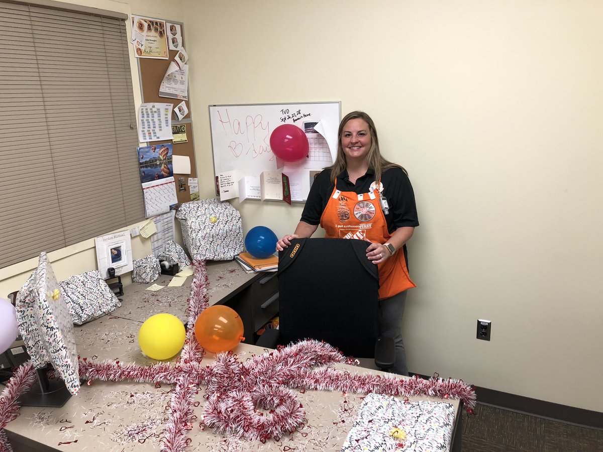 kstraughnTHD's tweet photo. Feeling loved by my awesome team!!🎉🎂💥🧡 #HRocks #5034 https://t.co/f2CP8OwDWR