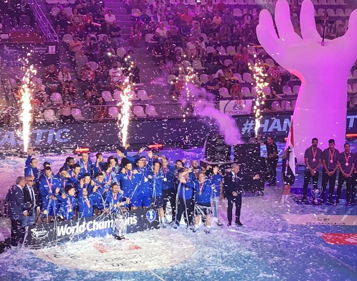 CiesPodcast's tweet photo. Hacemos balance con @VictorG_Pillo del Mundial Junior de Balonmano, celebrado en Vigo y Pontevedra #Handtastic 

#Capítulo170 👇
https://t.co/VFt25Beb9y https://t.co/XlRyKdNl1Q