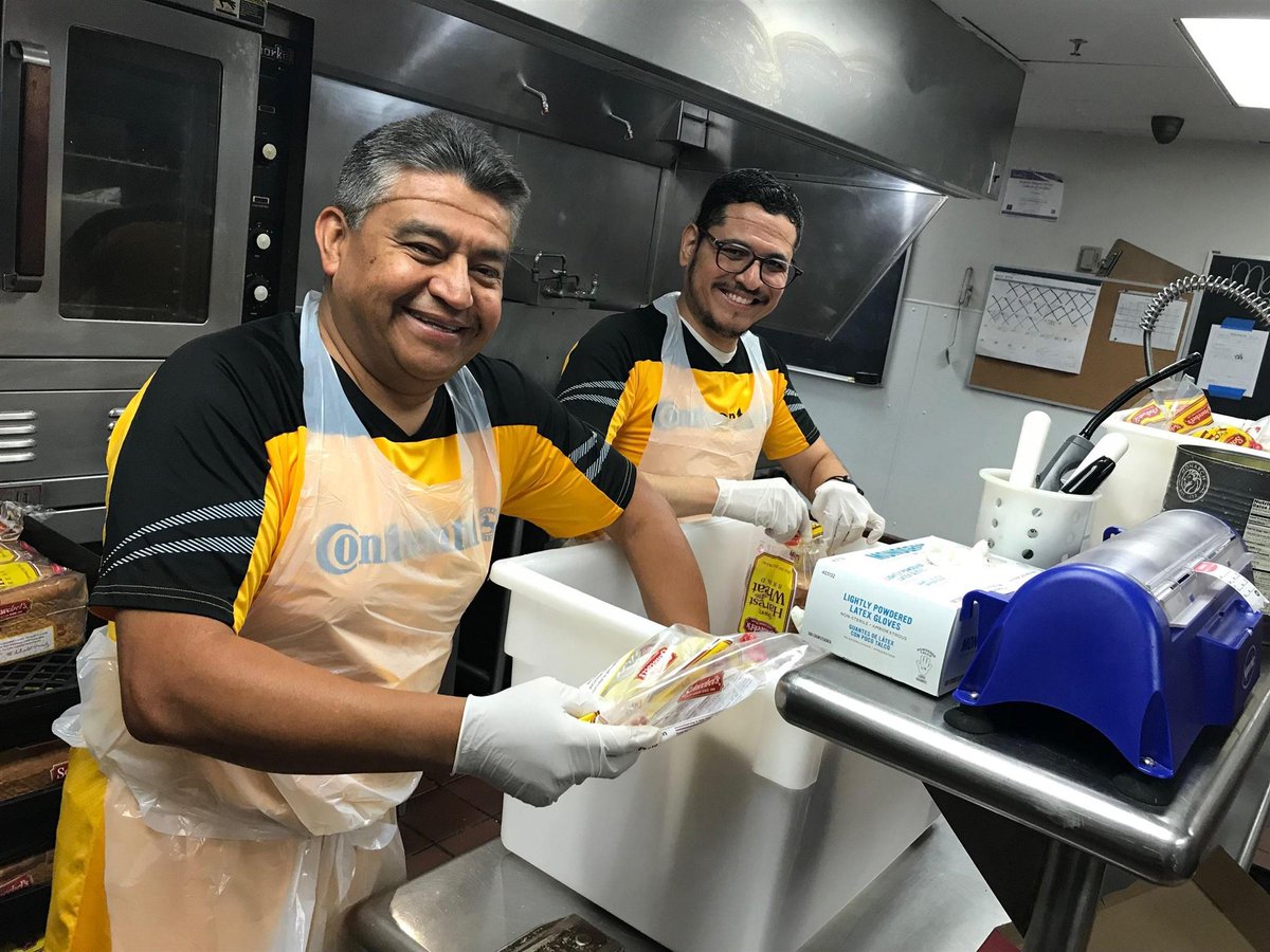 salmich's tweet photo. We were grateful for the Continental Automotive team who recently volunteered with our #BedandBread program!
One team made sandwiches, while the other members distributed meals to Detroiters on our Bed & Bread truck. Thank you for #ServingDetroit, @ContiPress!
#DoingTheMostGood https://t.co/tlim2HAGJ7