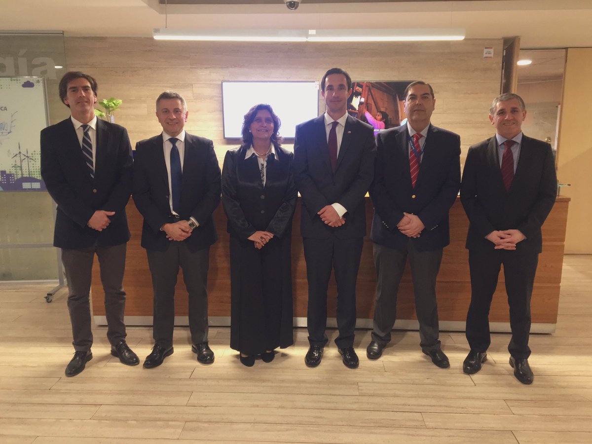 coord_electrico's tweet photo. Ministro de Energía @JCJobet recibió esta tarde a los consejeros(as) y al director ejecutivo del @coord_electrico para analizar los avances y desafíos del sistema eléctrico nacional https://t.co/pTQFsMXrO8
