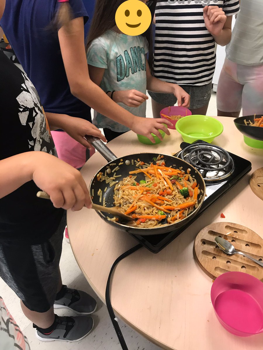 We’re making a rice noodle stir fry in Ready, Set, Cook today. It smells so good in the kitchen! Too bad Twitter doesn’t have Smell-o-Vision!🤔 #yum 🍜🍴 #yrdsb #yrdsbsi2019 @yrdsb