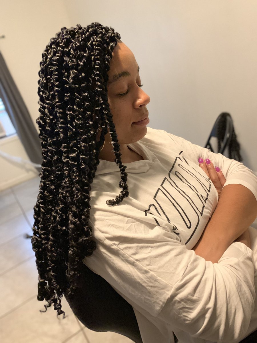 Torii_Moniique's tweet photo. These might be one of my favorite services😊 PASSION TWIST #TouchedByTori #BookWithTorr #HairAlwaysIncluded https://t.co/BSkZd8e0rp