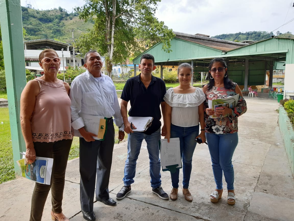 juliana_15janna's tweet photo. #LaCiencia | Hoy nuevamente soy invitada a jurado de la feria de la ciencia 2019 realizado por la institución educativa gabriel correa V , gran honor que me hacen poder acompañarlos, nuevamente.
Proyectos que consistían en tener porcentajes de #Innovación y #ComponenteAmbiental https://t.co/jxbFVo2EAN