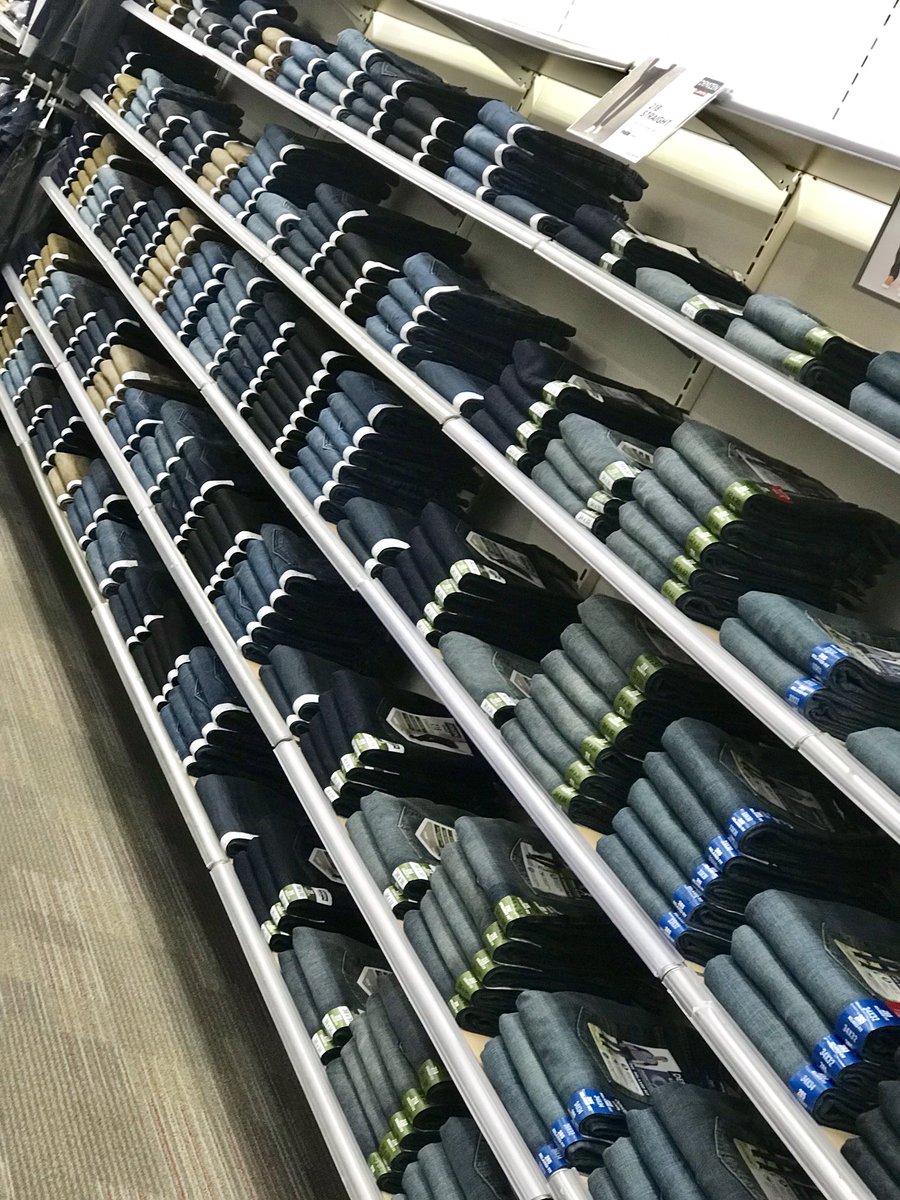 Men’s folded jeans on point 👌🏻👖 here at T2463 <a href="/RodneyRam1/">Rodney R</a>