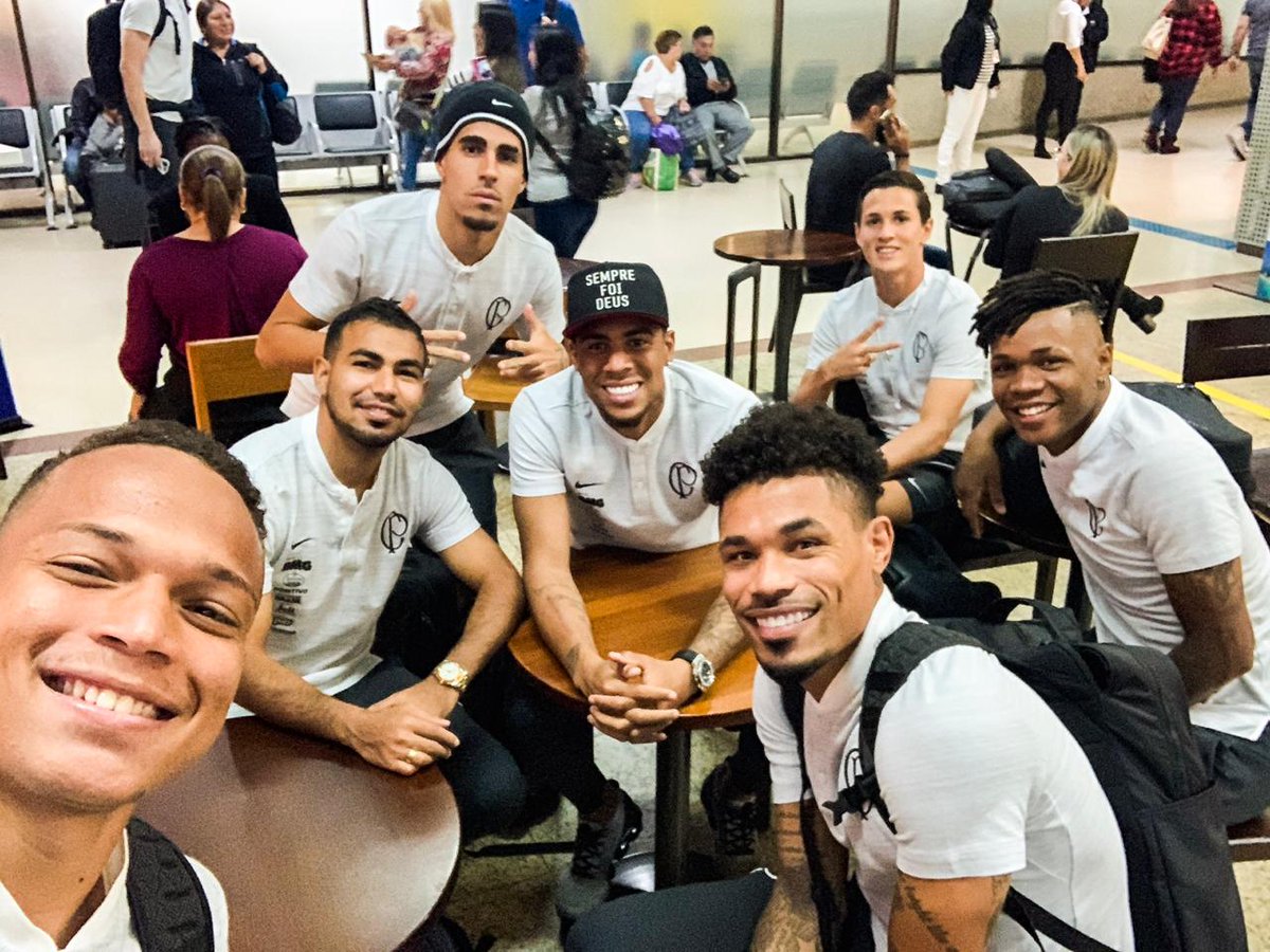 Corinthians's tweet photo. Partiu, Uruguai! ✈🇺🇾

#VaiCorinthians https://t.co/HxIwqU75Ih