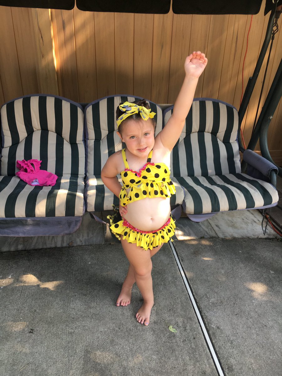 brookewalbridge's tweet photo. I am so obsessed with this little girl 🥰 https://t.co/cX1DMsU1Hf
